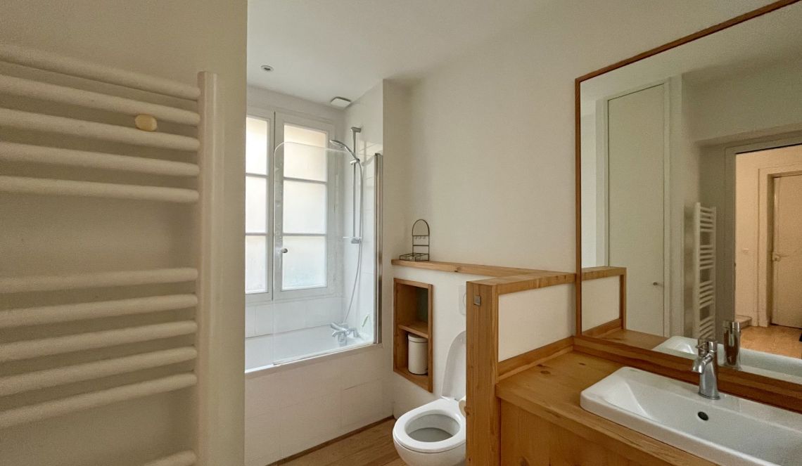 Appartement avec salle de bain